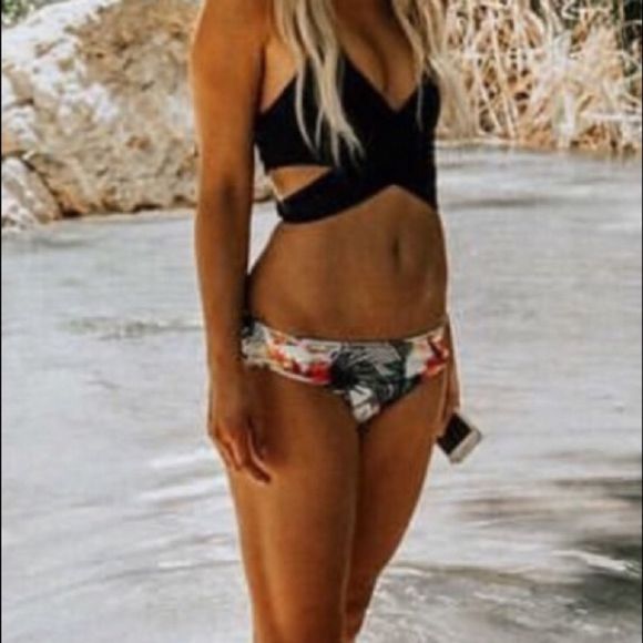 Cupshe Tropical Bottoms Black Wrap Top Size Small - Picture 3 of 5